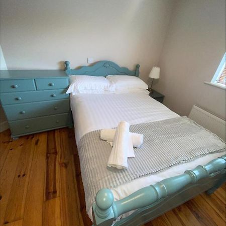 Cosy 4 Bedroom Galway House With Rear Garden Patio Extérieur photo