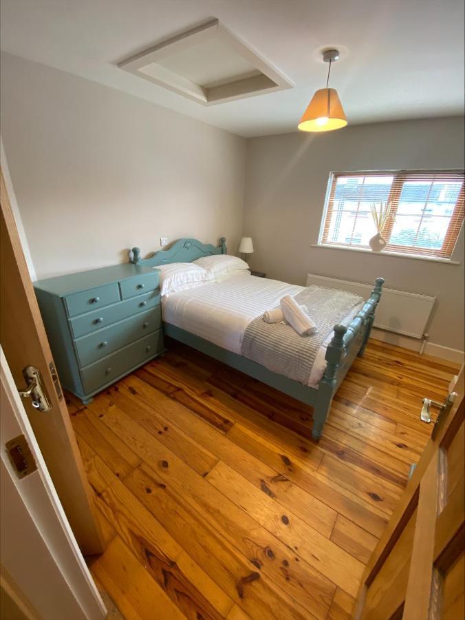 Cosy 4 Bedroom Galway House With Rear Garden Patio Extérieur photo
